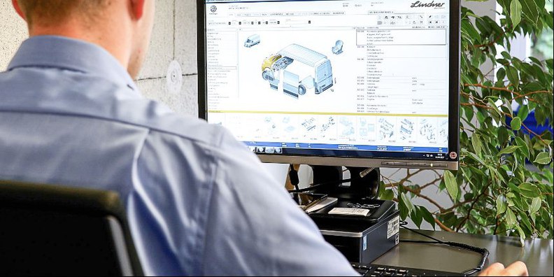 Lager- und Zubehörmitarbeiter